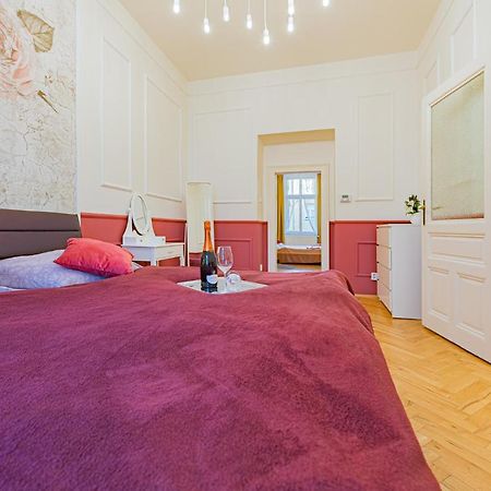 Colorful Wenceslas Square Apartment Πράγα Εξωτερικό φωτογραφία