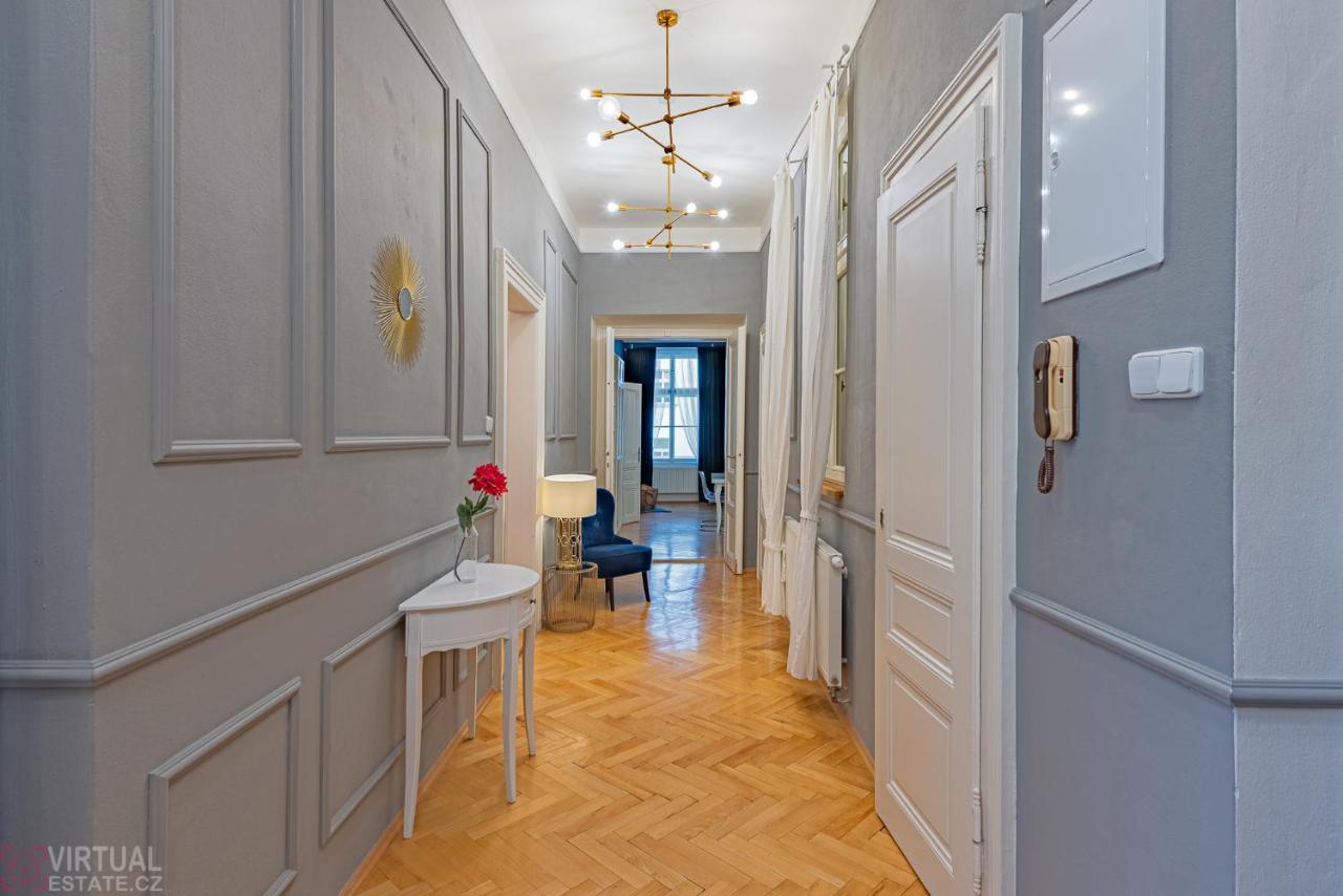 Colorful Wenceslas Square Apartment Πράγα Εξωτερικό φωτογραφία