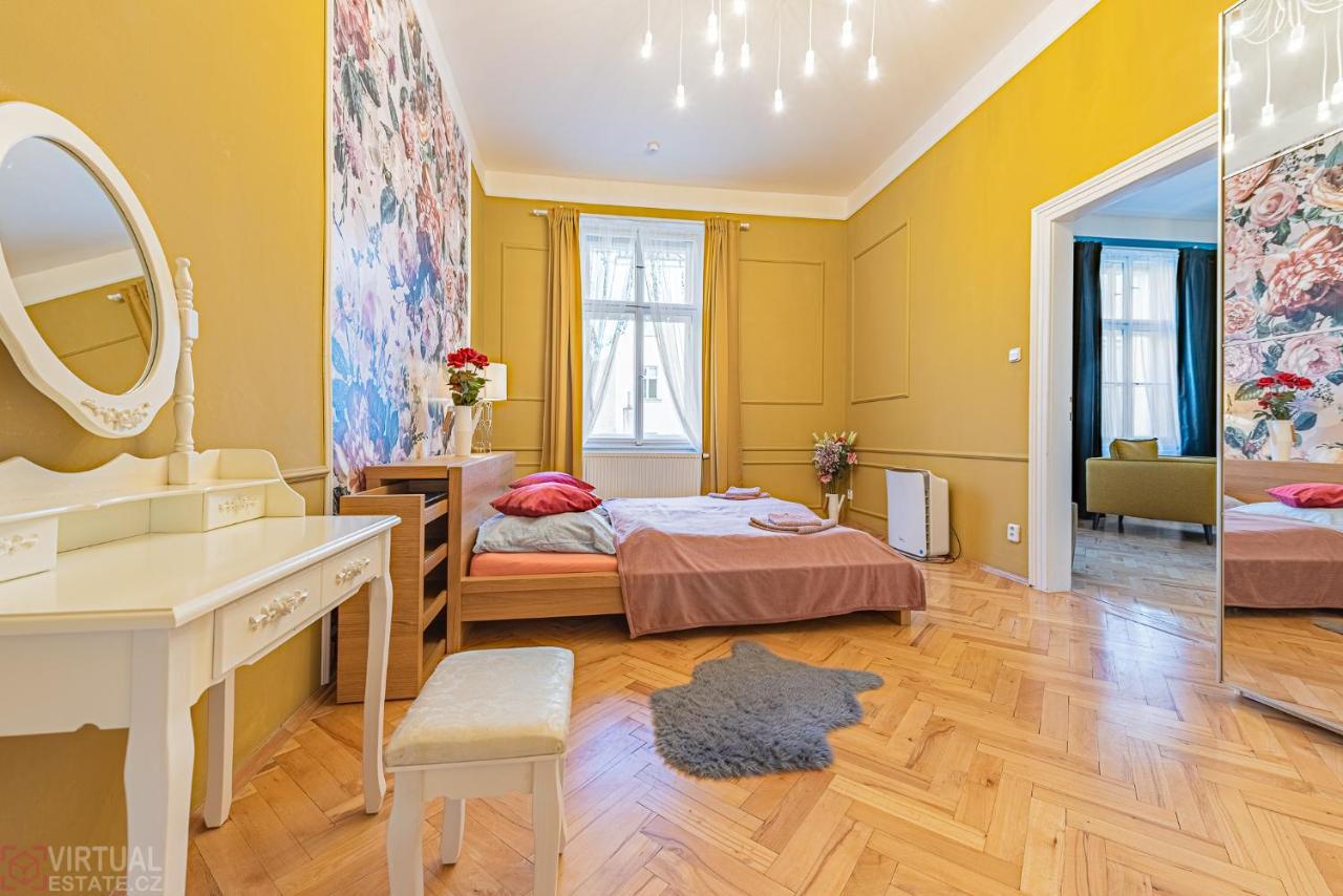 Colorful Wenceslas Square Apartment Πράγα Εξωτερικό φωτογραφία