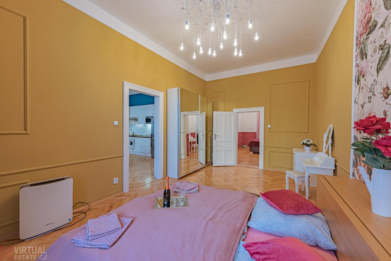 Colorful Wenceslas Square Apartment Πράγα Εξωτερικό φωτογραφία
