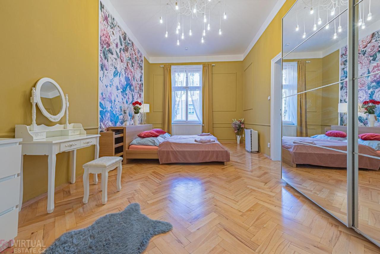 Colorful Wenceslas Square Apartment Πράγα Εξωτερικό φωτογραφία