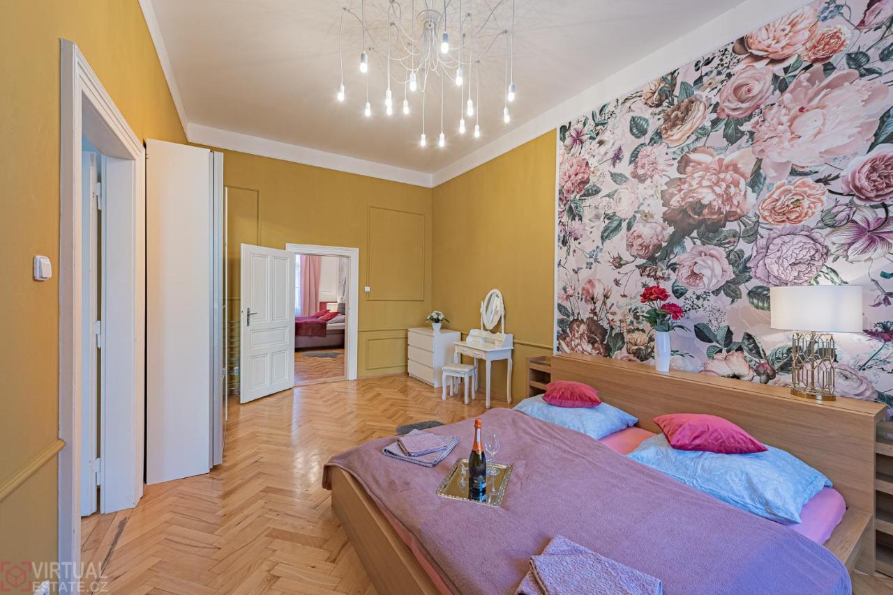 Colorful Wenceslas Square Apartment Πράγα Εξωτερικό φωτογραφία