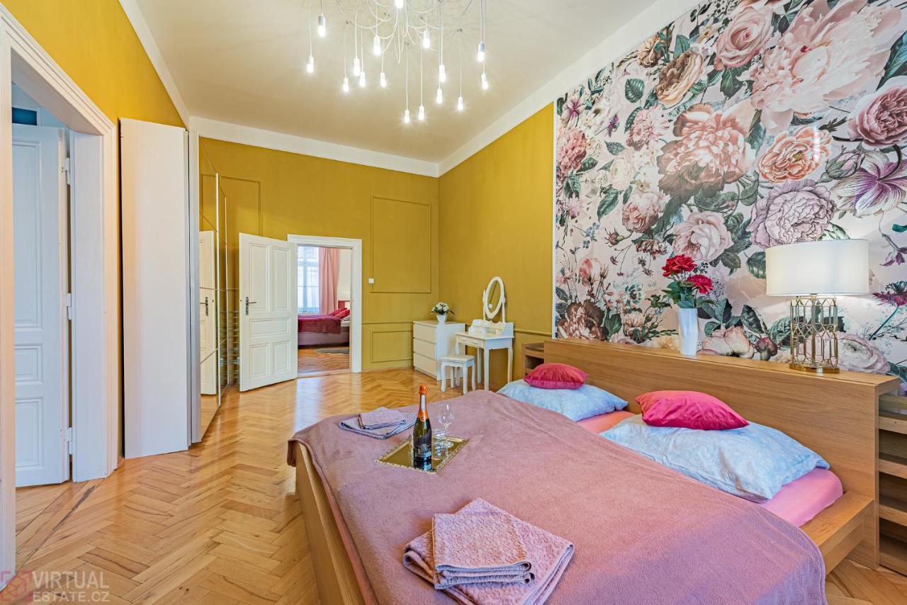 Colorful Wenceslas Square Apartment Πράγα Εξωτερικό φωτογραφία
